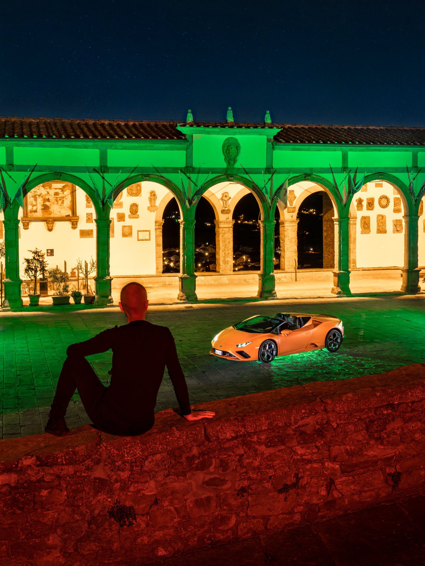 Al castiglionese Gabriele Galimberti, fotografo documentarista, il compito di raccontare la Toscana per il viaggio fotografico della Lamborghini