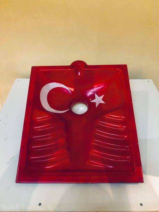 “I Mille di Sgarbi”: ritirata dall’esposizione la “turca autentica”