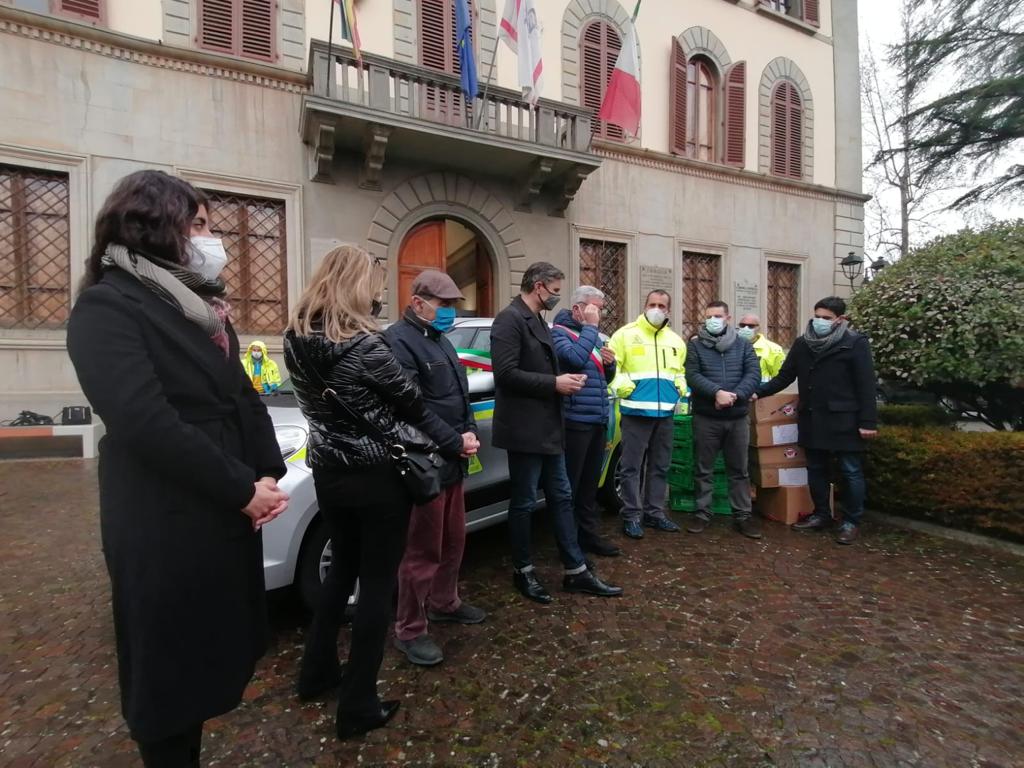 Natale e solidarietà a Cavriglia: consegnata una nuova auto alla Misericordia