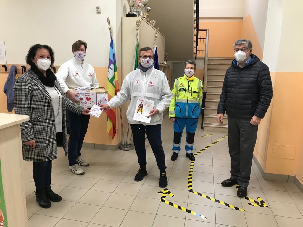 “Un Dono per la Vita” cambia pelle: donate mascherine personalizzate alle scuole primarie di Civitella e Monte San Savino