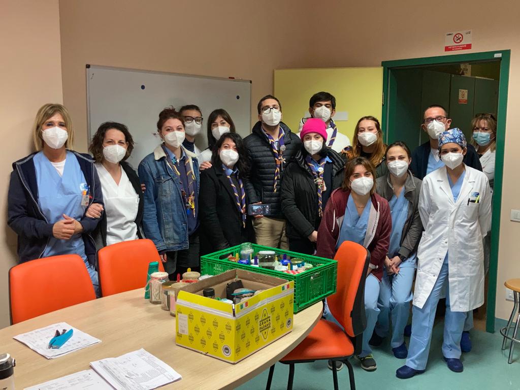 Impegno del gruppo Agesci Scout dell’Arezzo 14 a favore dei degenti e degli operatori sanitari e medici dell’area Covid dell’Ospedale San Donato di Arezzo