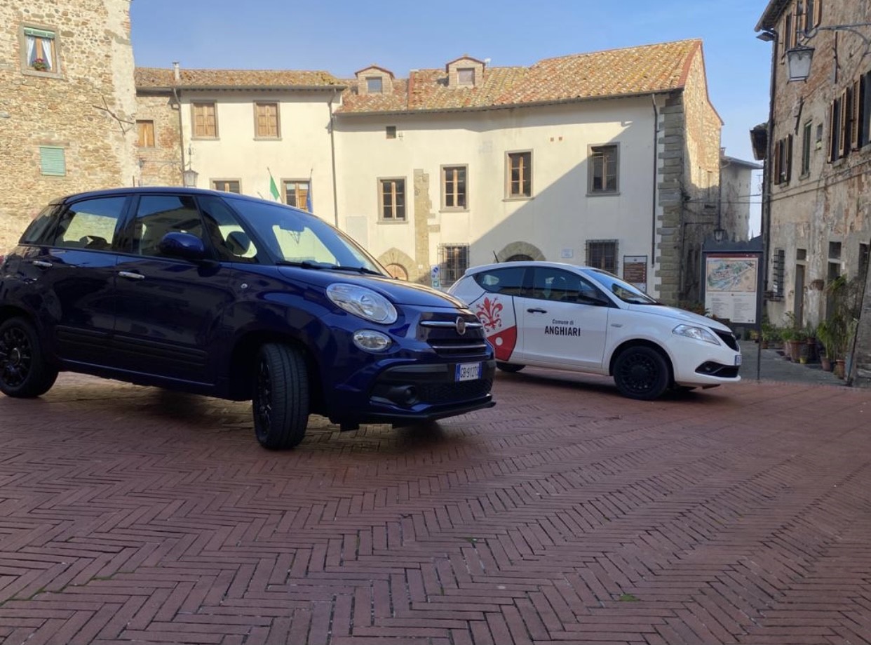 Massima attenzione verso l’ambiente e taglio alle spese di manutenzione: Anghiari rinnova il parco macchine con uno sguardo al futuro