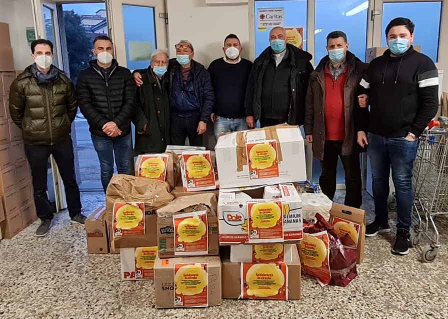 “Solidarietà in circolo”: il Pd di Arezzo consegna generi alimentari e di prima necessità alla Caritas