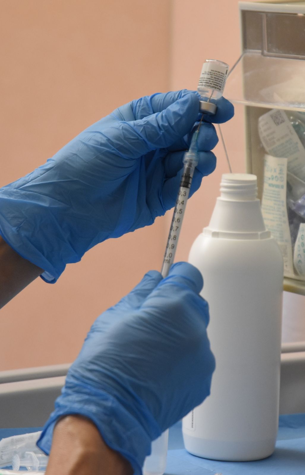 Vaccino anti Covid, prenotazioni e pre-adesioni per personale sanitario e socio-sanitario Vaccino anti Covid, prenotazioni e pre-adesioni per personale sanitario e socio-sanitario