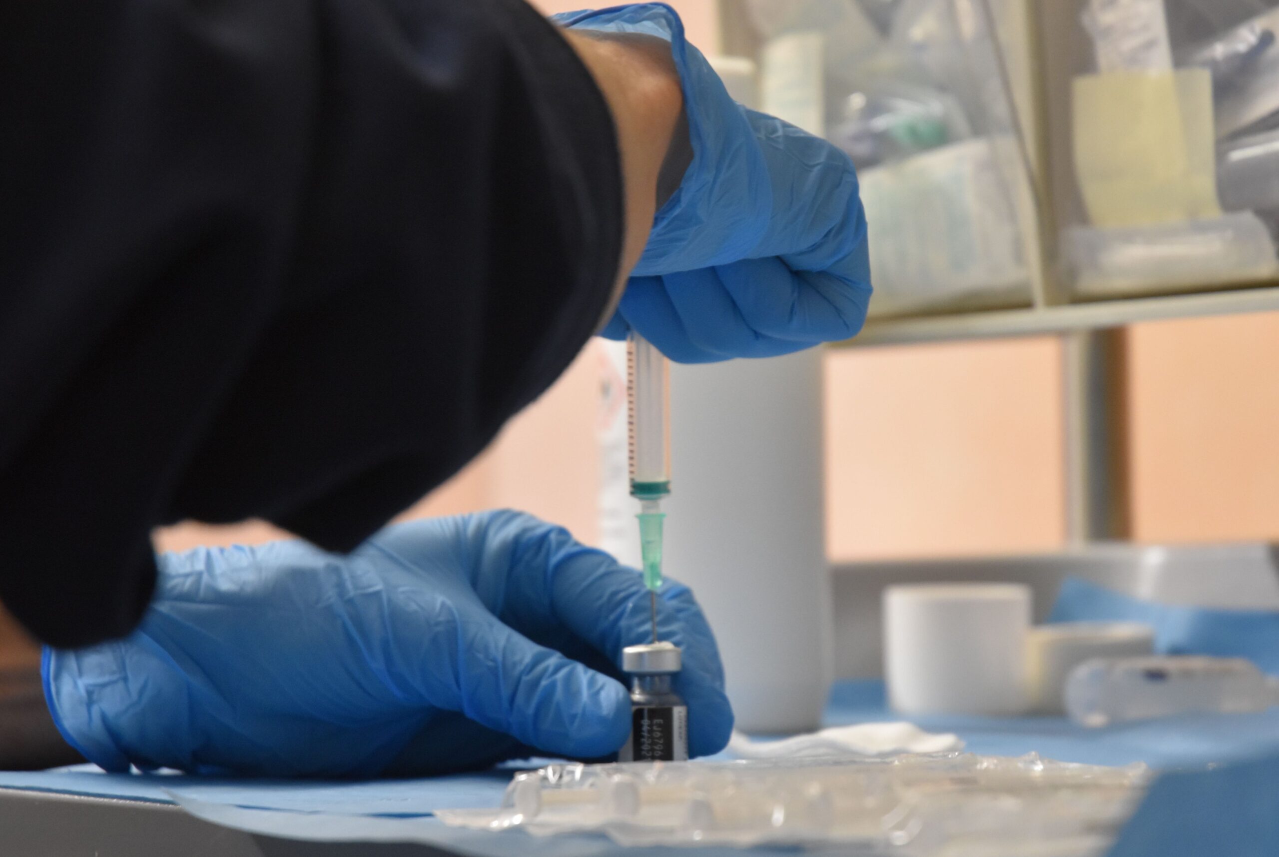 Coronavirus, vaccinazioni in Rsa senza sosta. Dal 1 gennaio il personale dei reparti Covid 