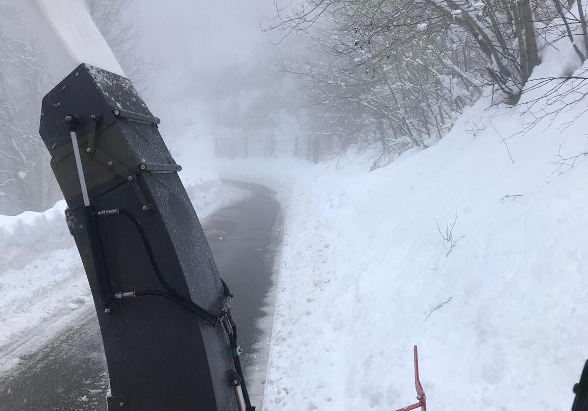 La provincia di Arezzo in soccorso della Garfagnana per la spalatura della neve