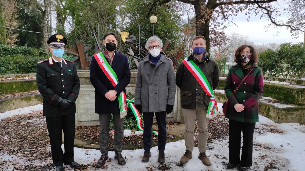 Nella Giornata della Memoria, i sindaci di Anghiari e Citerna visitano il campo di internamento di Renicci