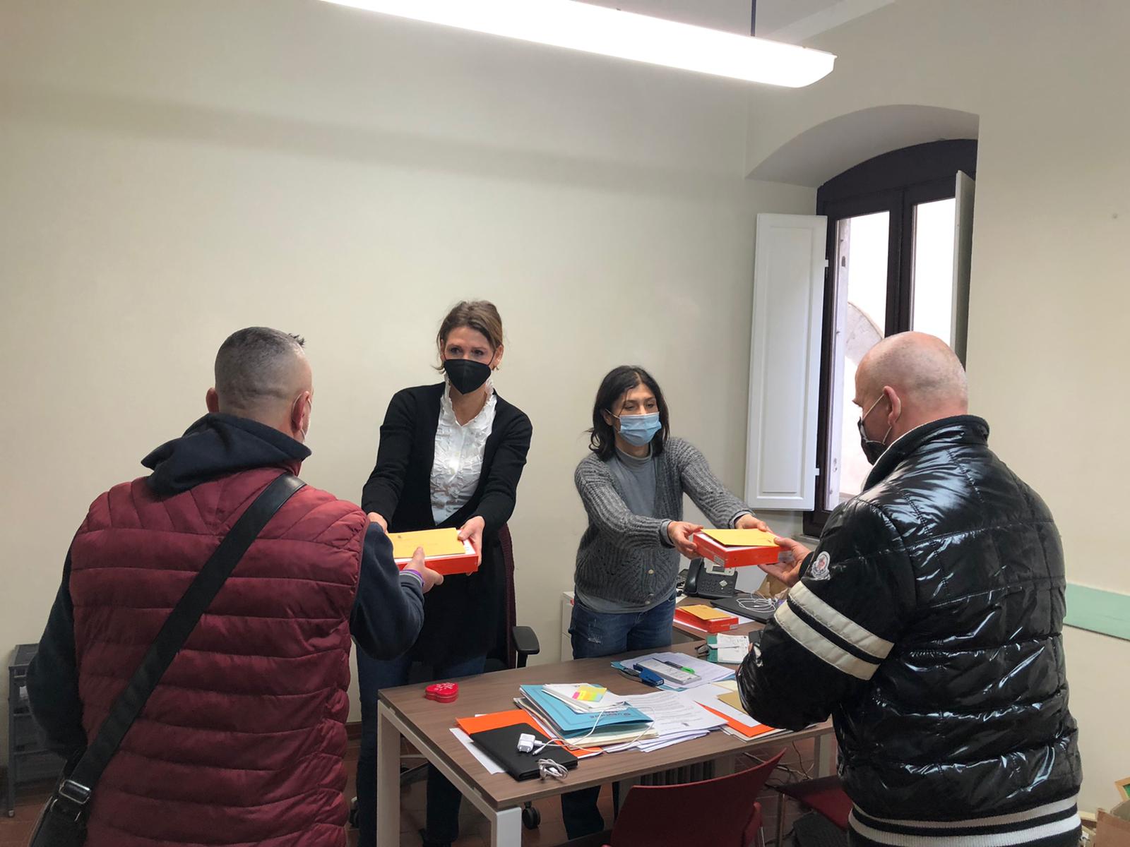 Castiglion F.no: il Lions Club Cortona Valdichiana Host dona 3 tablet per la didattica a distanza