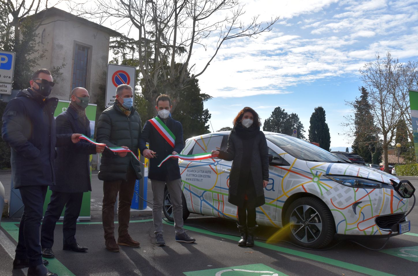 Estra continua a dare la “carica”