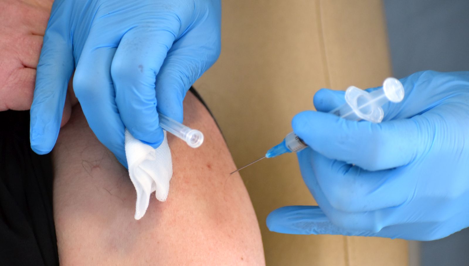 Emergenza Covid, da metà giugno vaccinazioni anche nei luoghi di lavoro