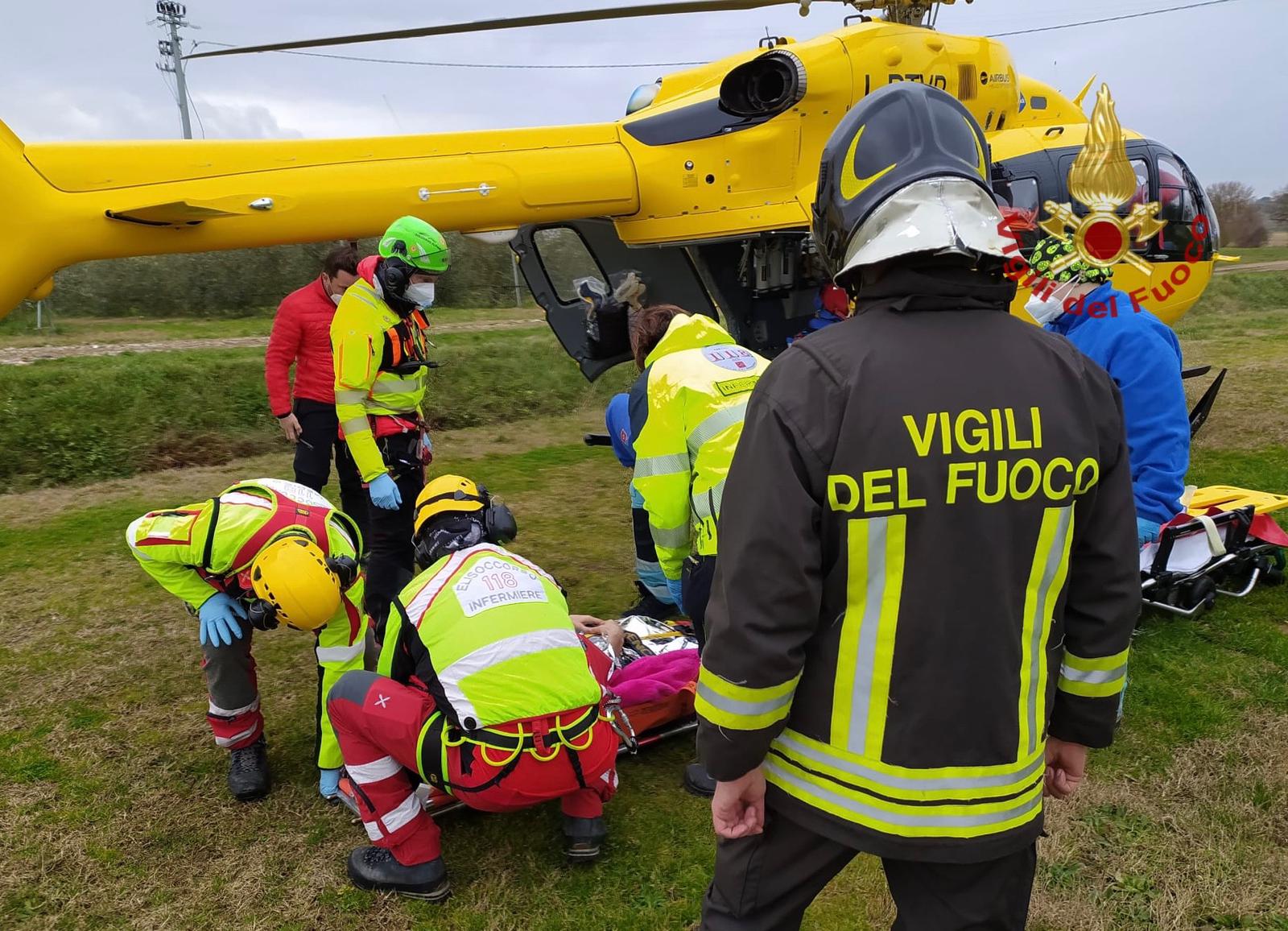 Si ribalta con la sua auto, 40enne trasferita in elicottero Siena