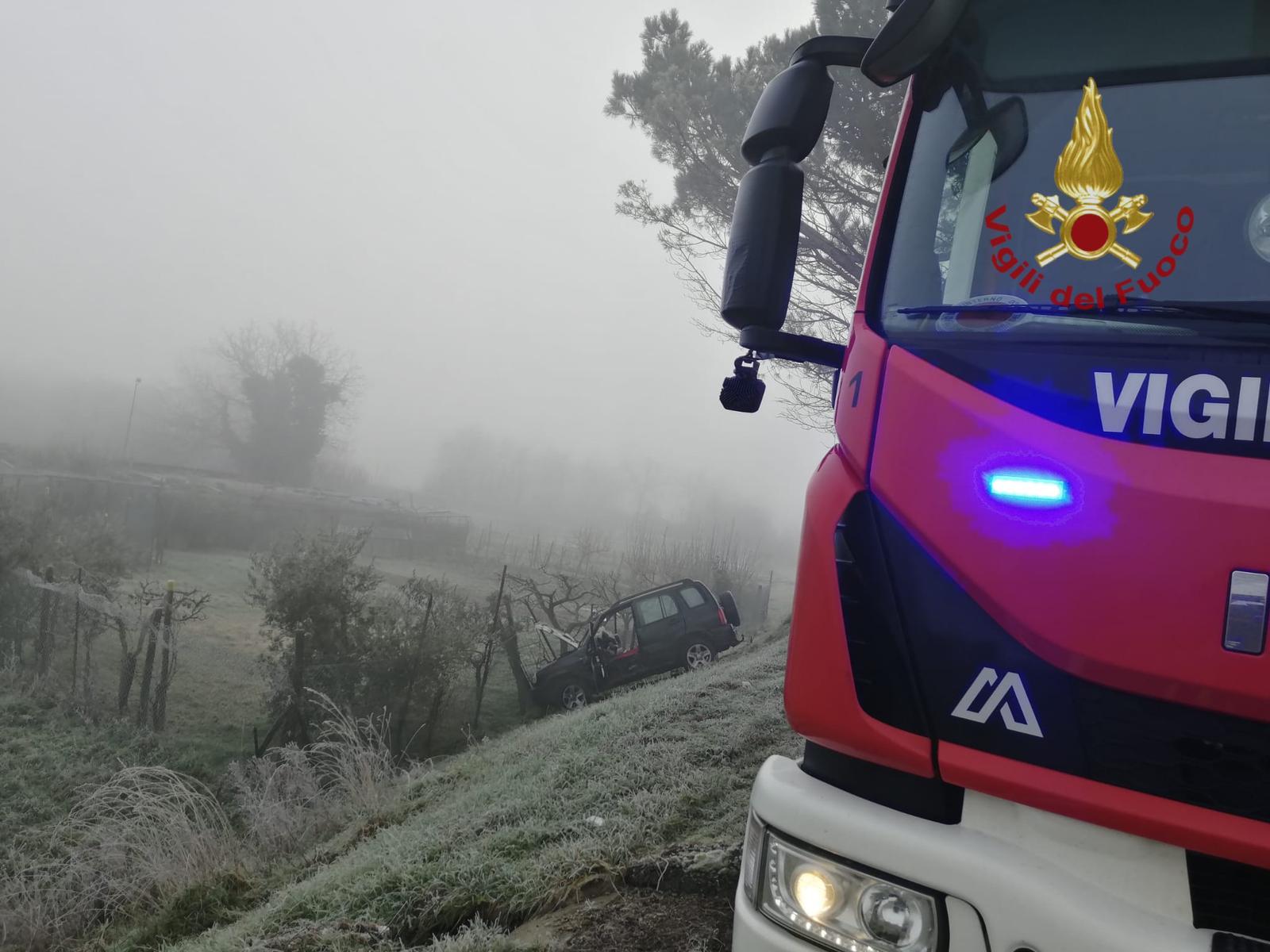 Auto esce di strada a Sansepolcro, ferita gravemente la conducente