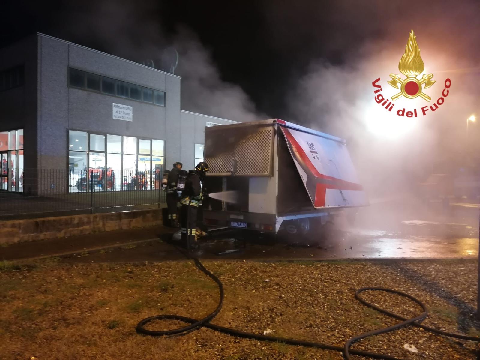 Montevarchi: prende fuoco furgone, nessun ferito
