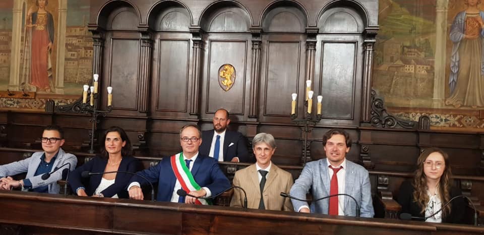Decoro e igiene del centro storico e dei monumenti, a Cortona arrivano i falchi contro i piccioni