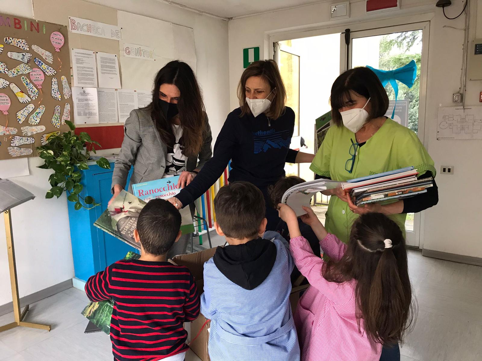 A Cortona è partito «Leggere: forte!», il progetto regionale che arricchisce di libri nidi e scuole dell’infanzia