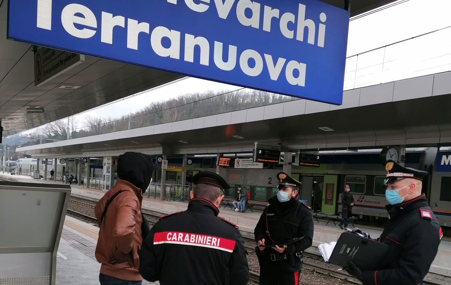 Sottrae carta di credito ad una donna in treno e ci fa acquisti, pregiudicato nigeriano denunciato dai carabinieri
