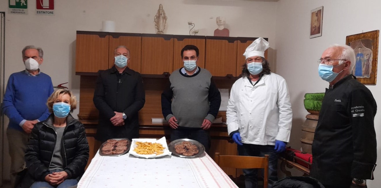 Hamburger con patate fritte: i più amati dal 60% dei bimbi aretini secondo una ricerca