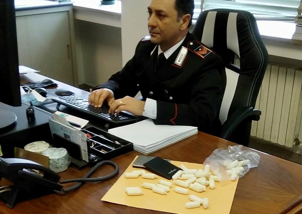 Percepisce il reddito di cittadinanza e arrotonda con lo spaccio, arrestato 60enne