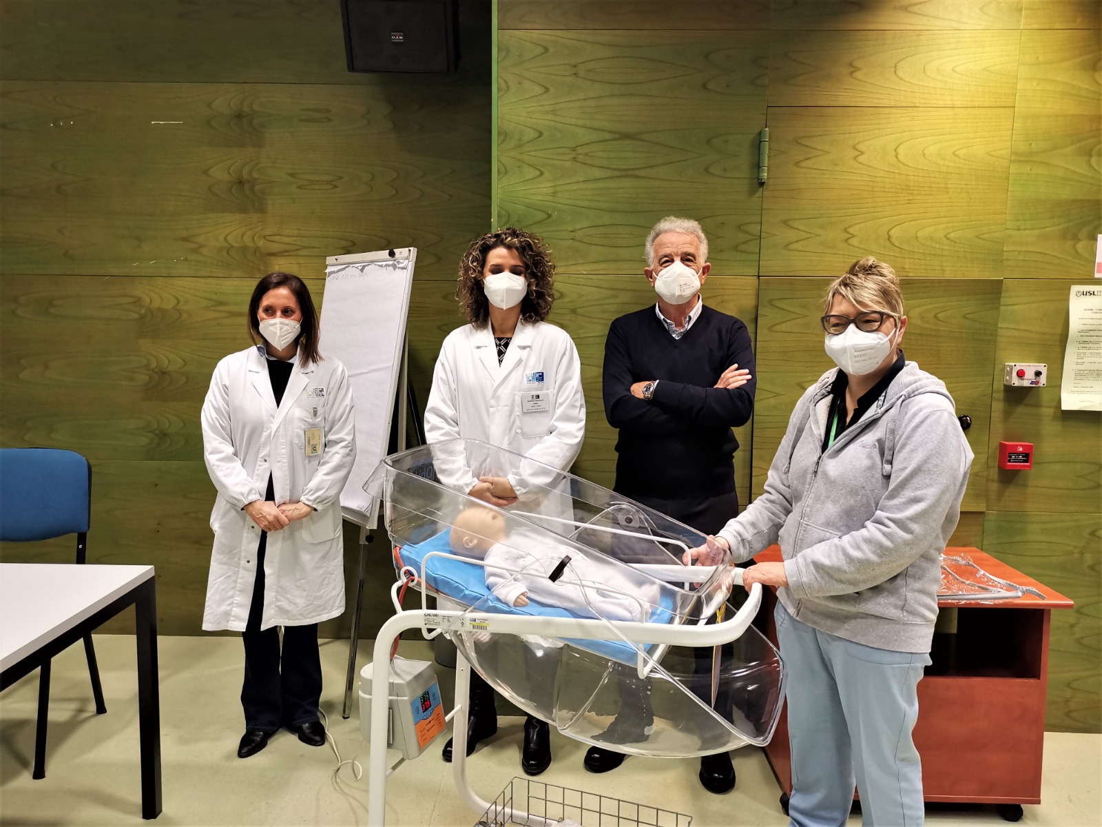 Nuova donazione al San Donato: un lettino speciale per i bambini di neonatologia Donato dal Comitato Aretino Neonatologia APS
