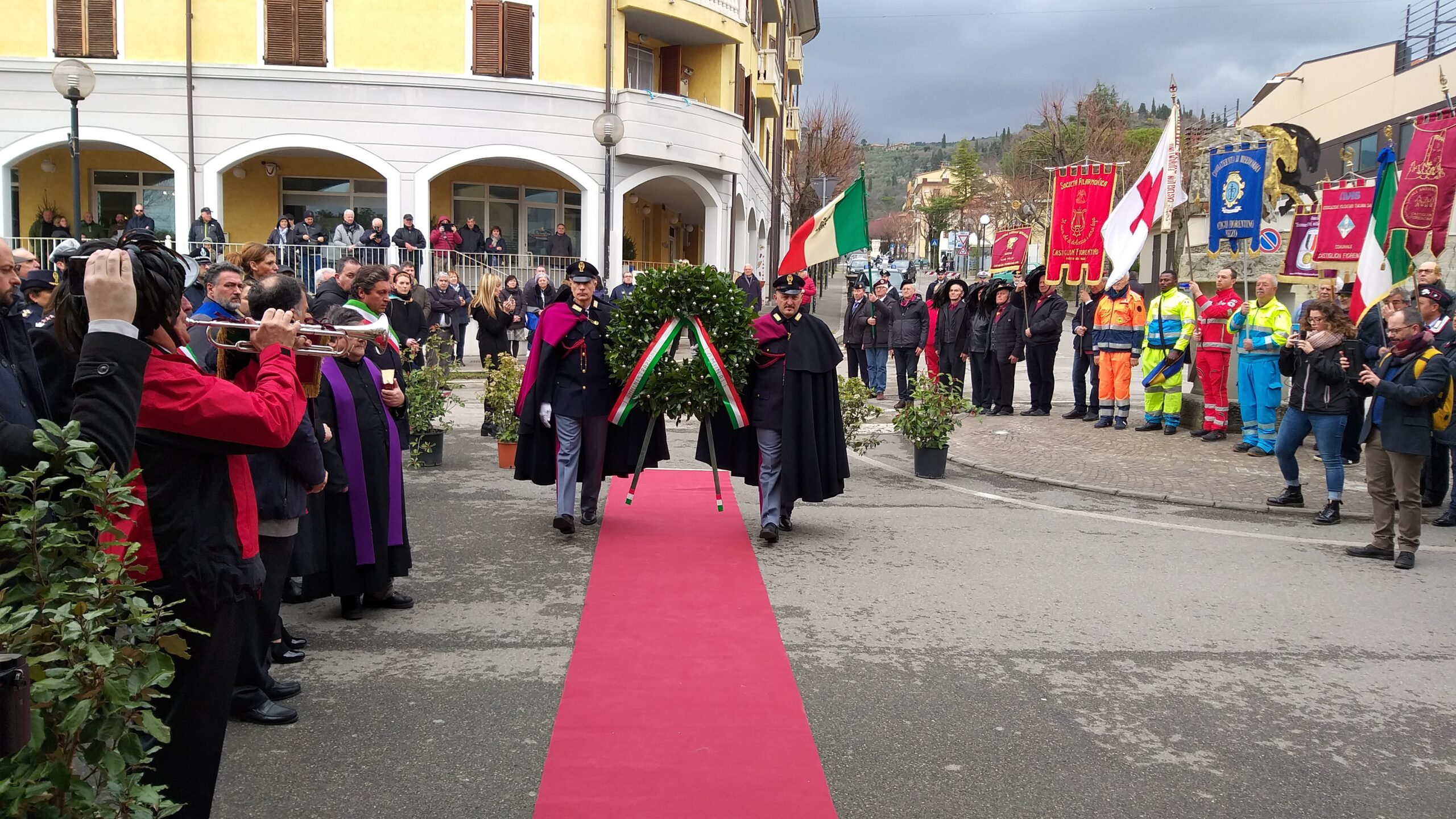 Emanuele Petri, un eroe moderno, un eroe della pace in difesa dello Stato, delle istituzioni e della cittadinanza