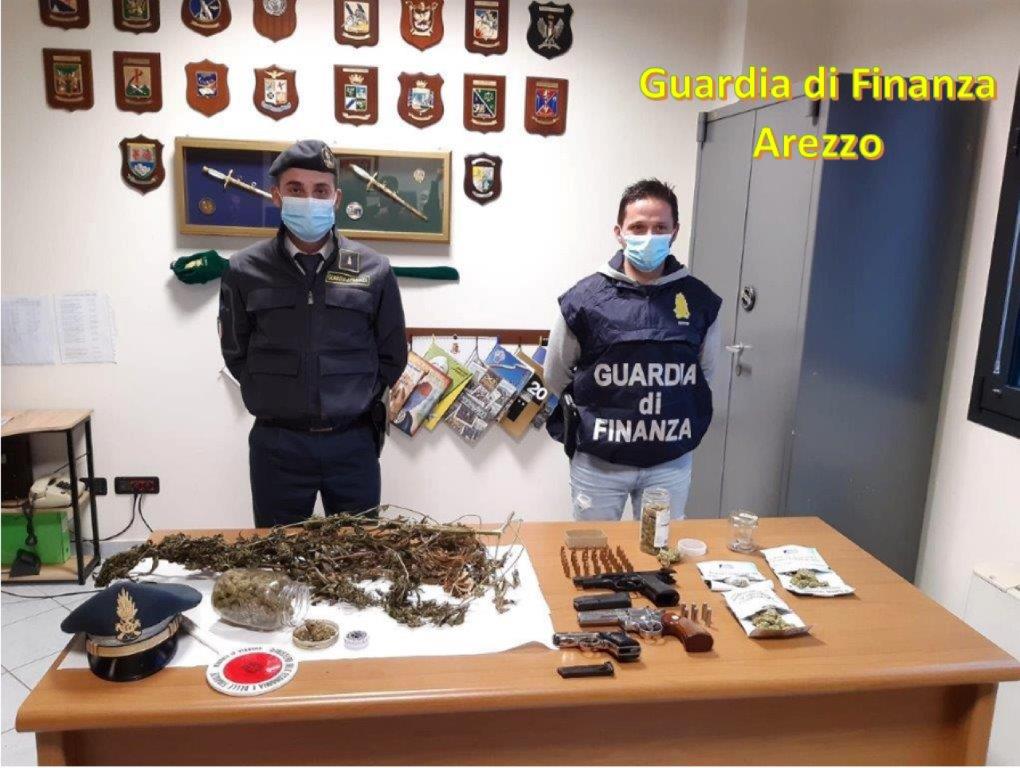 Guardia di Finanza: sequestrate armi da fuoco e marijuana