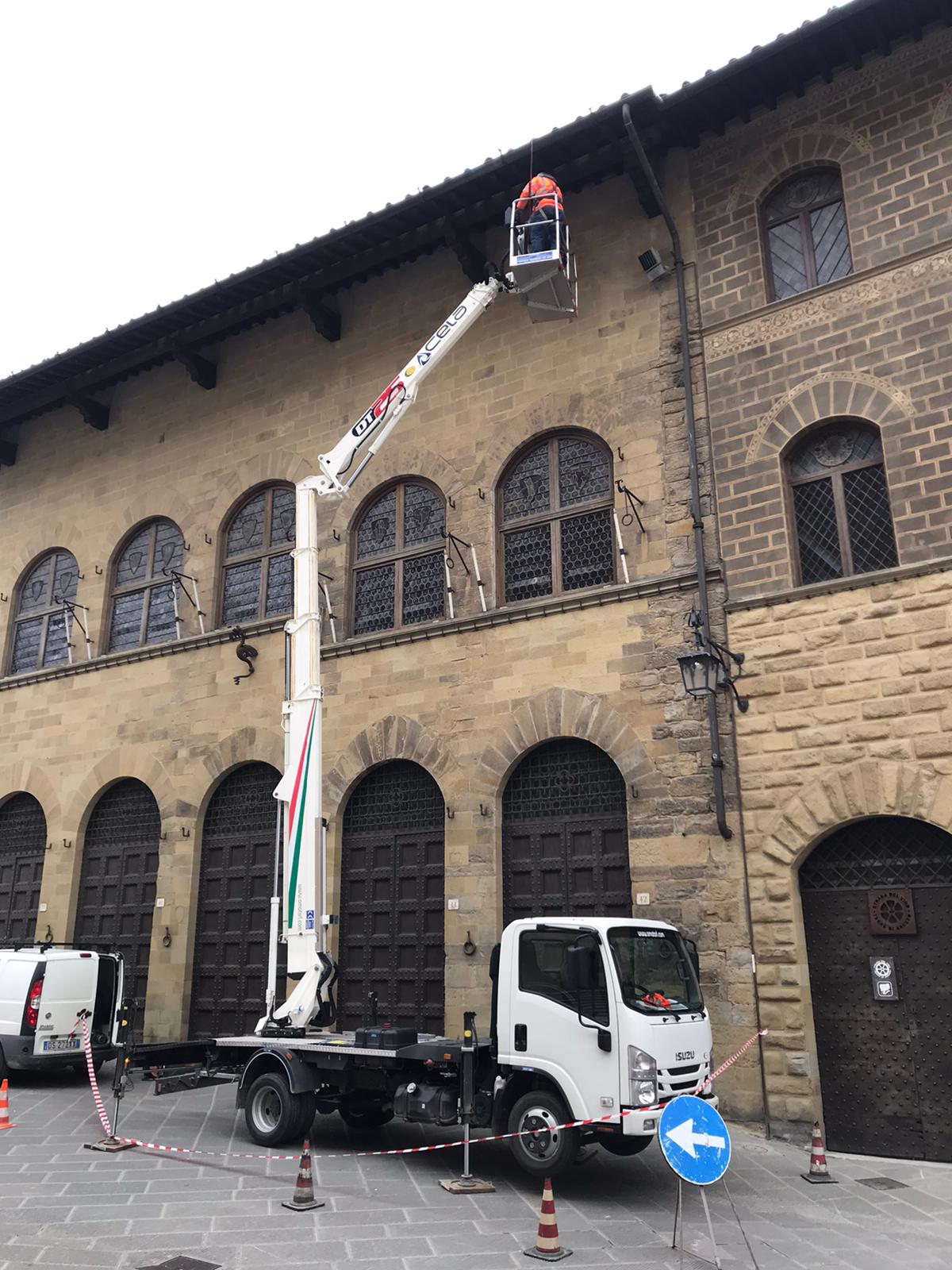 I Lions illuminano la Cattedrale di Arezzo: proiettori a led renderanno visibili il Duomo e il campanile anche di notte