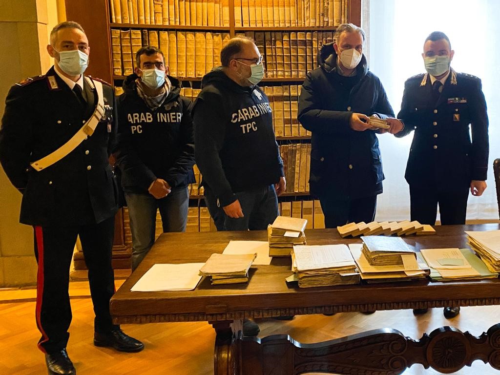 I Carabinieri riconsegnano volumi del ‘700 alla Comunità di Camaldoli