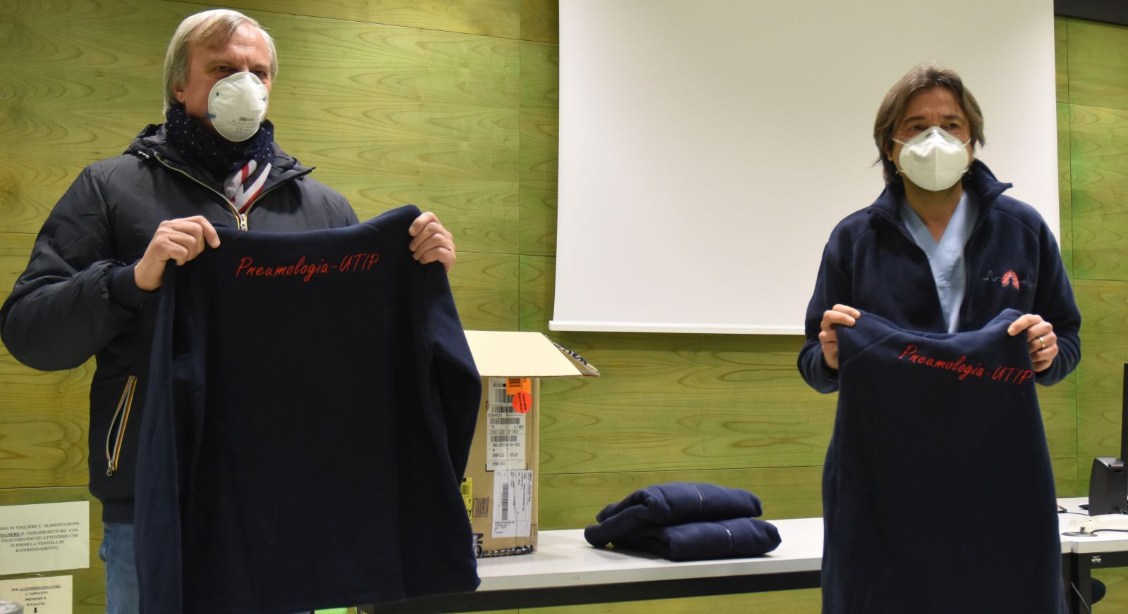 Nuova donazione al San Donato: 52 felpe a pneumologia