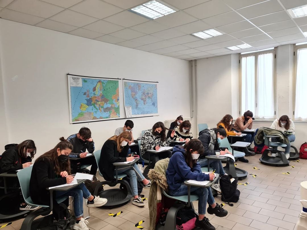 La classe 5L del Liceo Esabac ottiene la certificazione in lingua Francese Delf B2