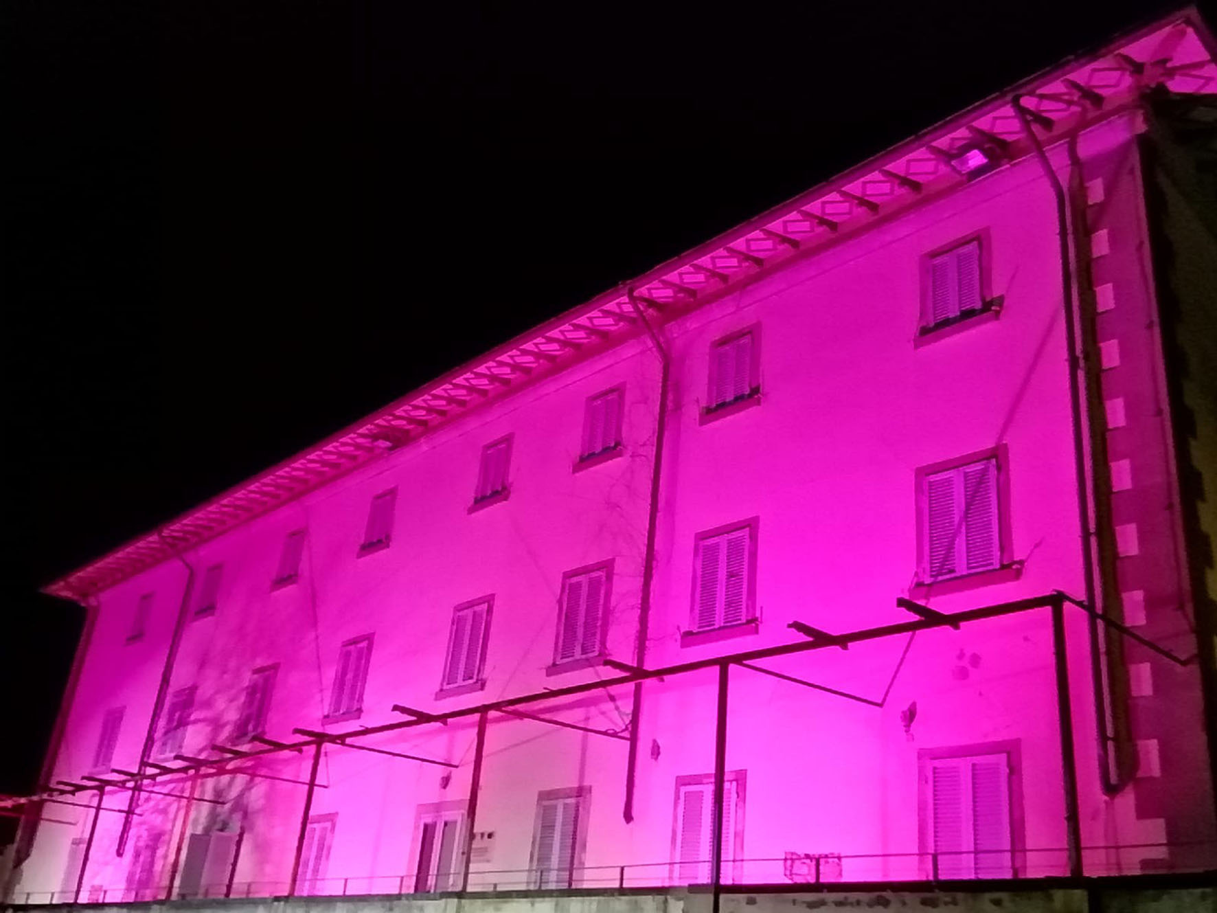 Giornata Internazionale della Donna a Civitella: Villa Mazzi si illumina di rosa