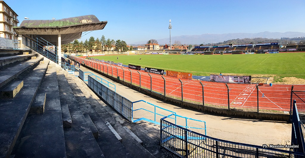 Montevarchi: smontaggio di due torri dell’illuminazione dello stadio Brilli Peri