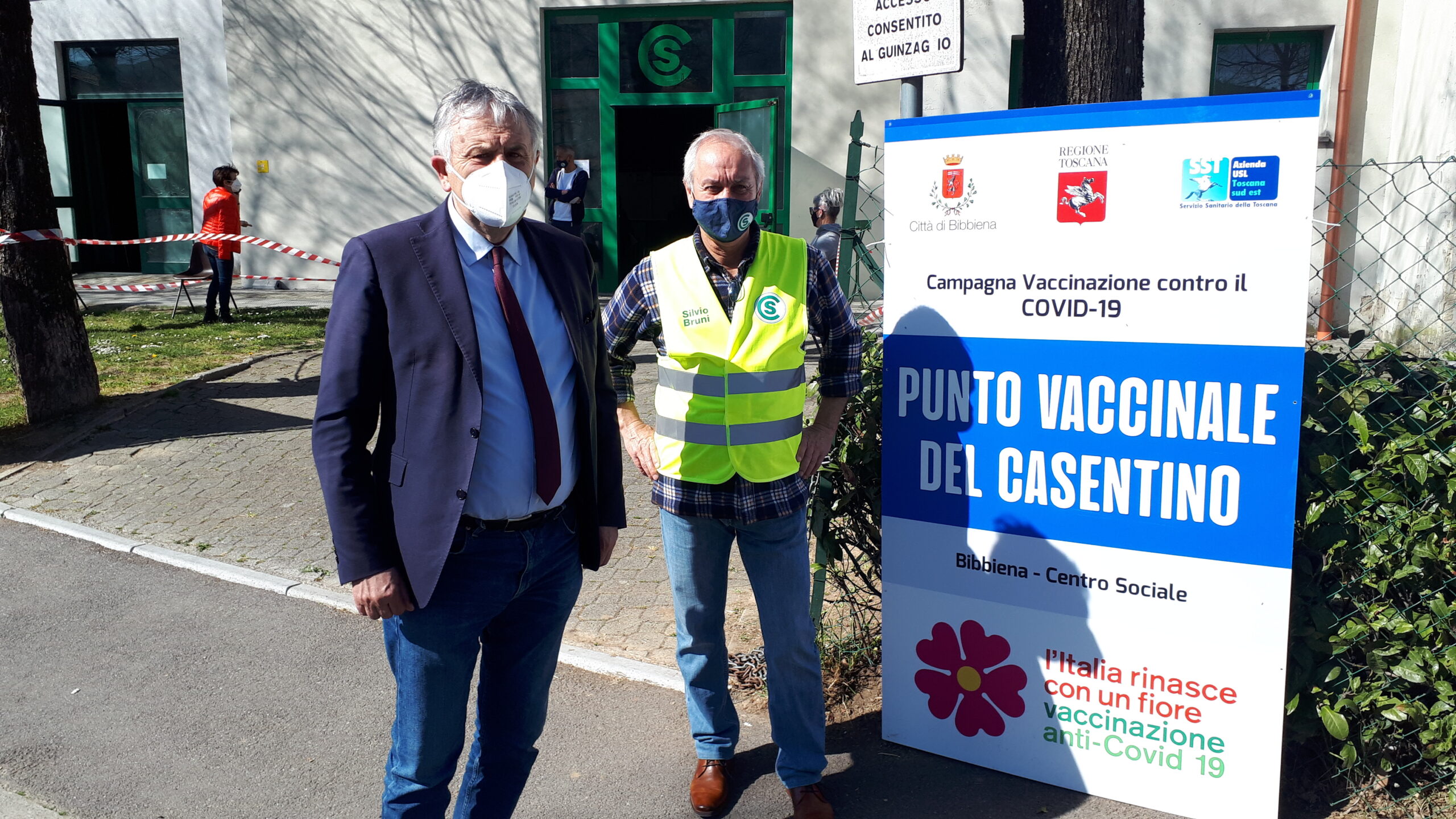 Vincenzo Ceccarelli in sopralluogo al centro vaccinale di Bibbiena