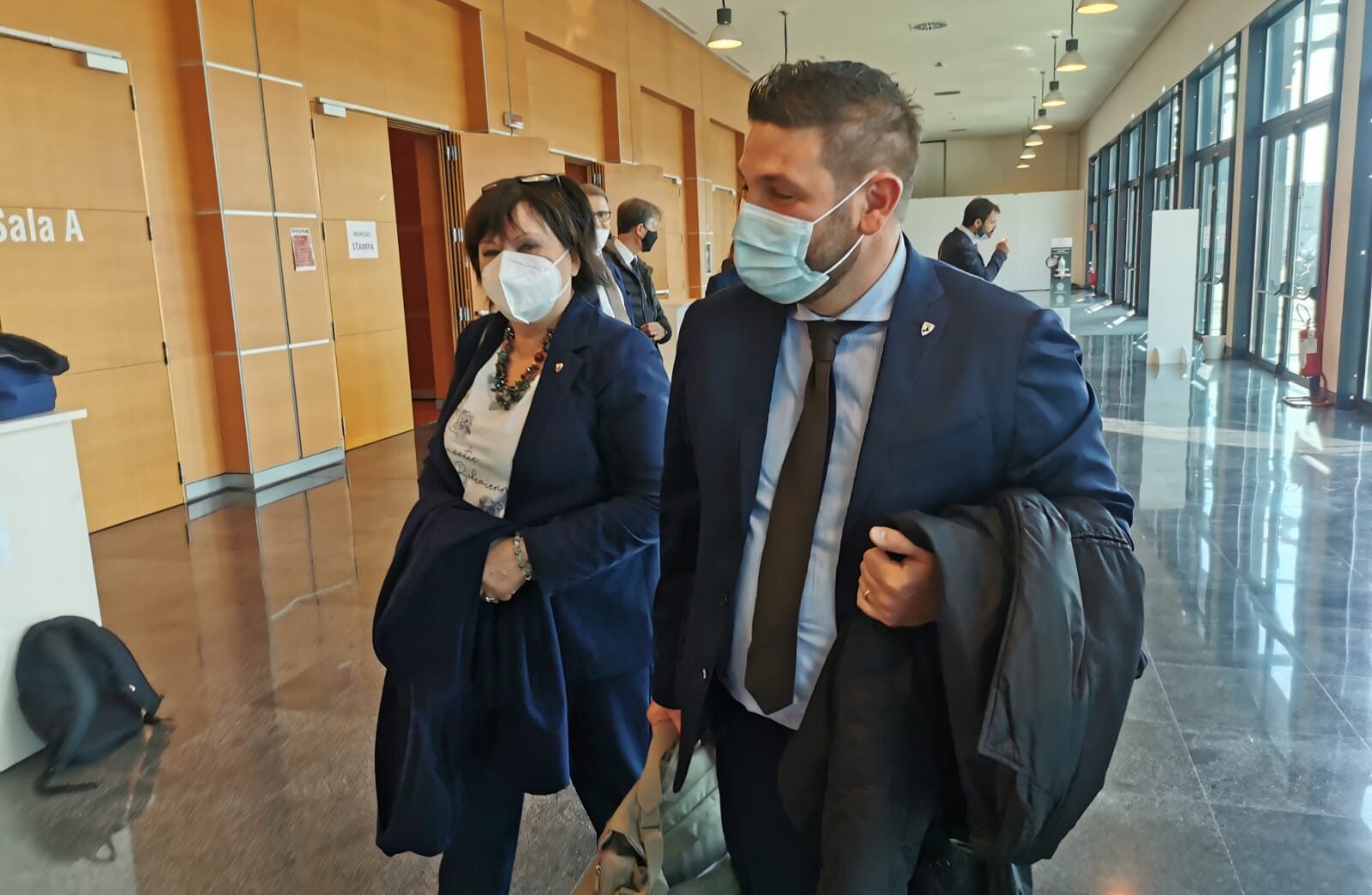 Apa e Cornacchini (Forza Italia): Facciamo luce sull’endometriosi, anche Arezzo si tinge di giallo