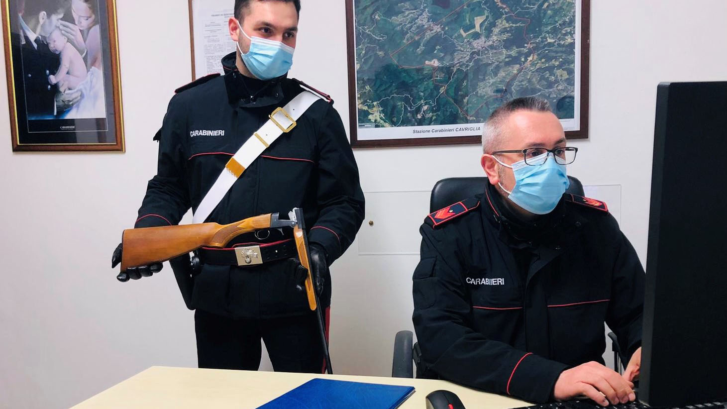 Aveva trafugato un fucile da un capanno rurale di un vicino di casa: scoperto e denunciato dai carabinieri