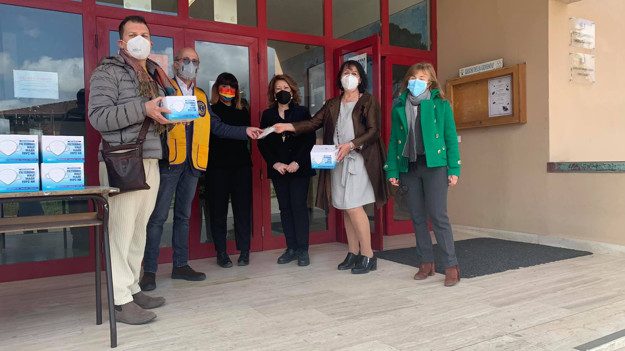 Lions Club dona mascherine alle scuole di Monte San Savino