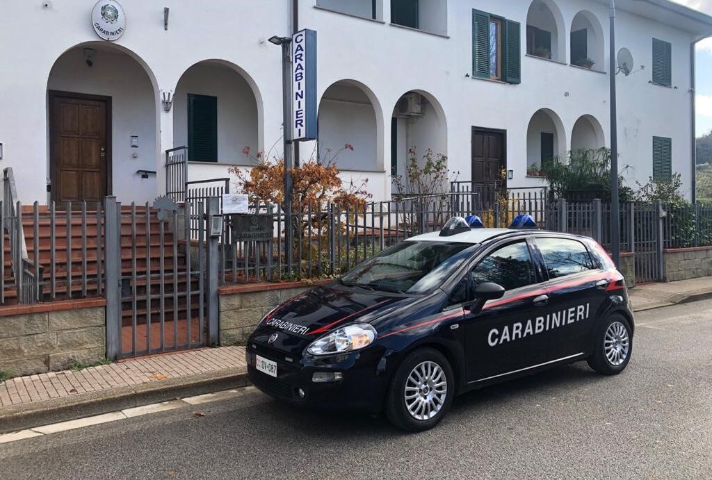 I Carabinieri identificano e denunciare gli autori di due diversi furti
