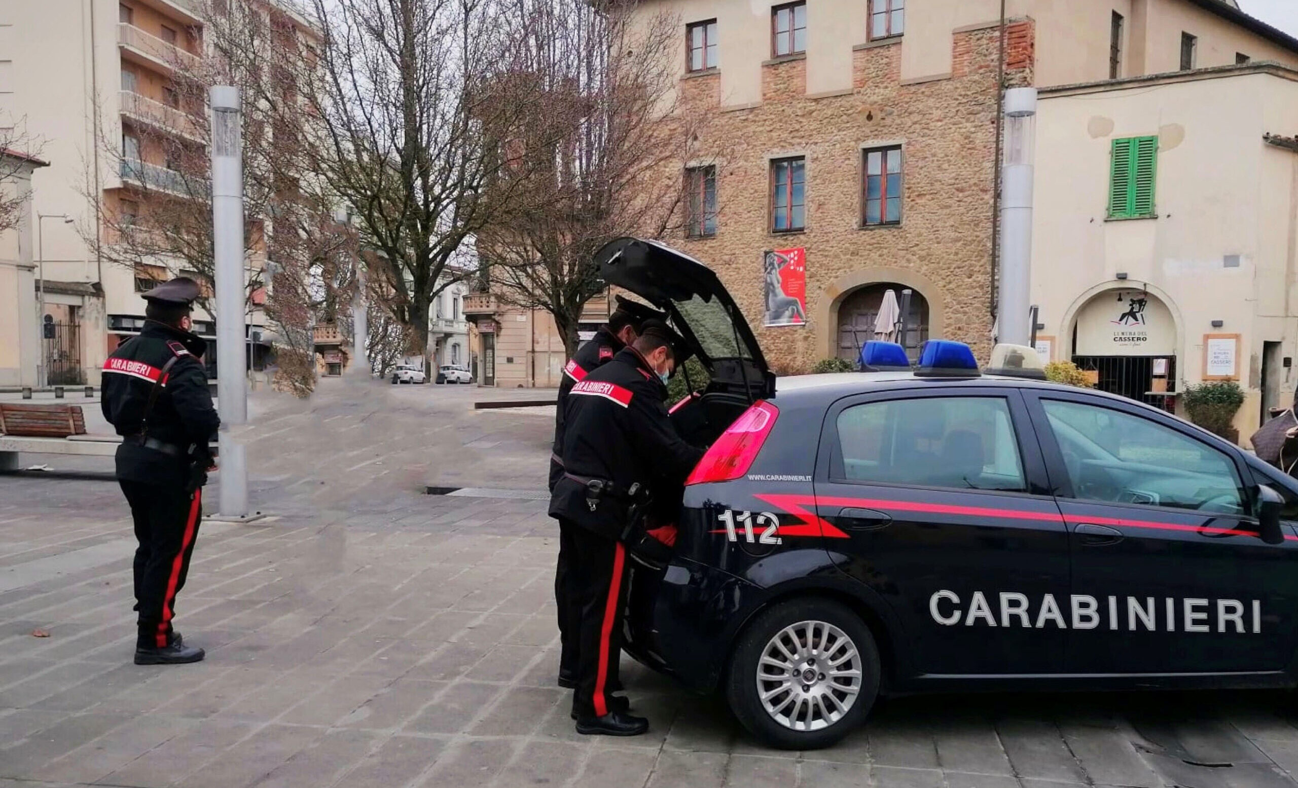 Montevarchi: i carabinieri della radiomobile arrestano un pregiudicato per detenzione ai fini di spaccio di cocaina e porto di coltello