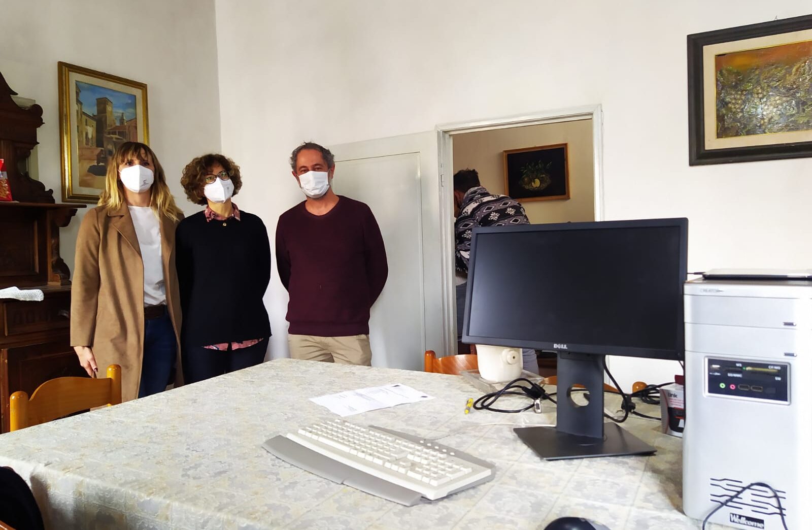 Donazione di computer e tablet alla Fraternità Federico Bindi onlus da parte di Lions Club Arezzo Chimera