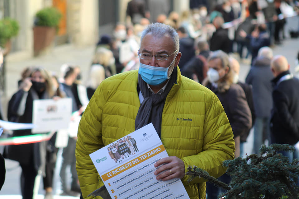 Mario Checcaglini lascia la guida di Confesercenti