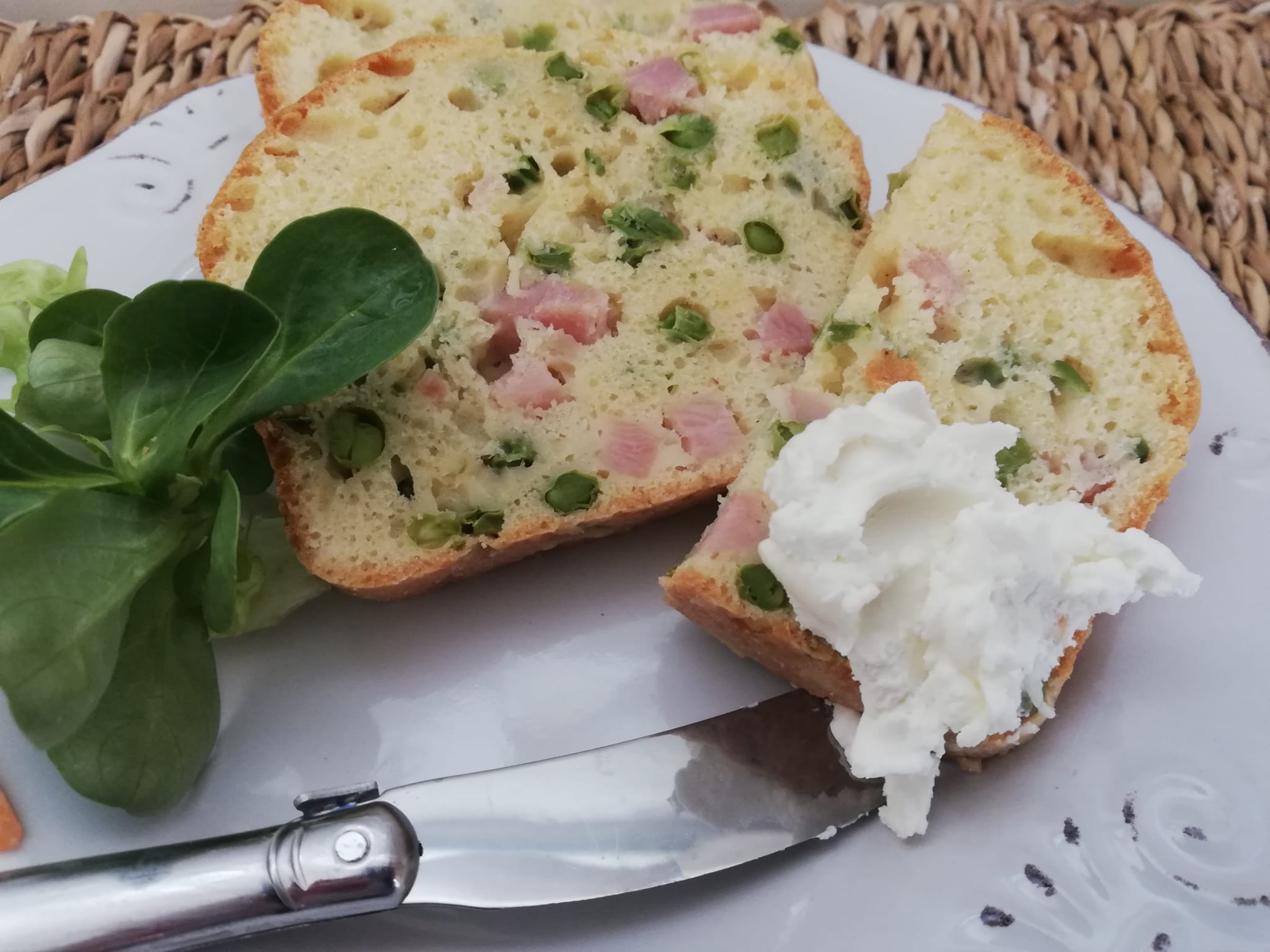 Plumcake salato prosciutto cotto e pisellini