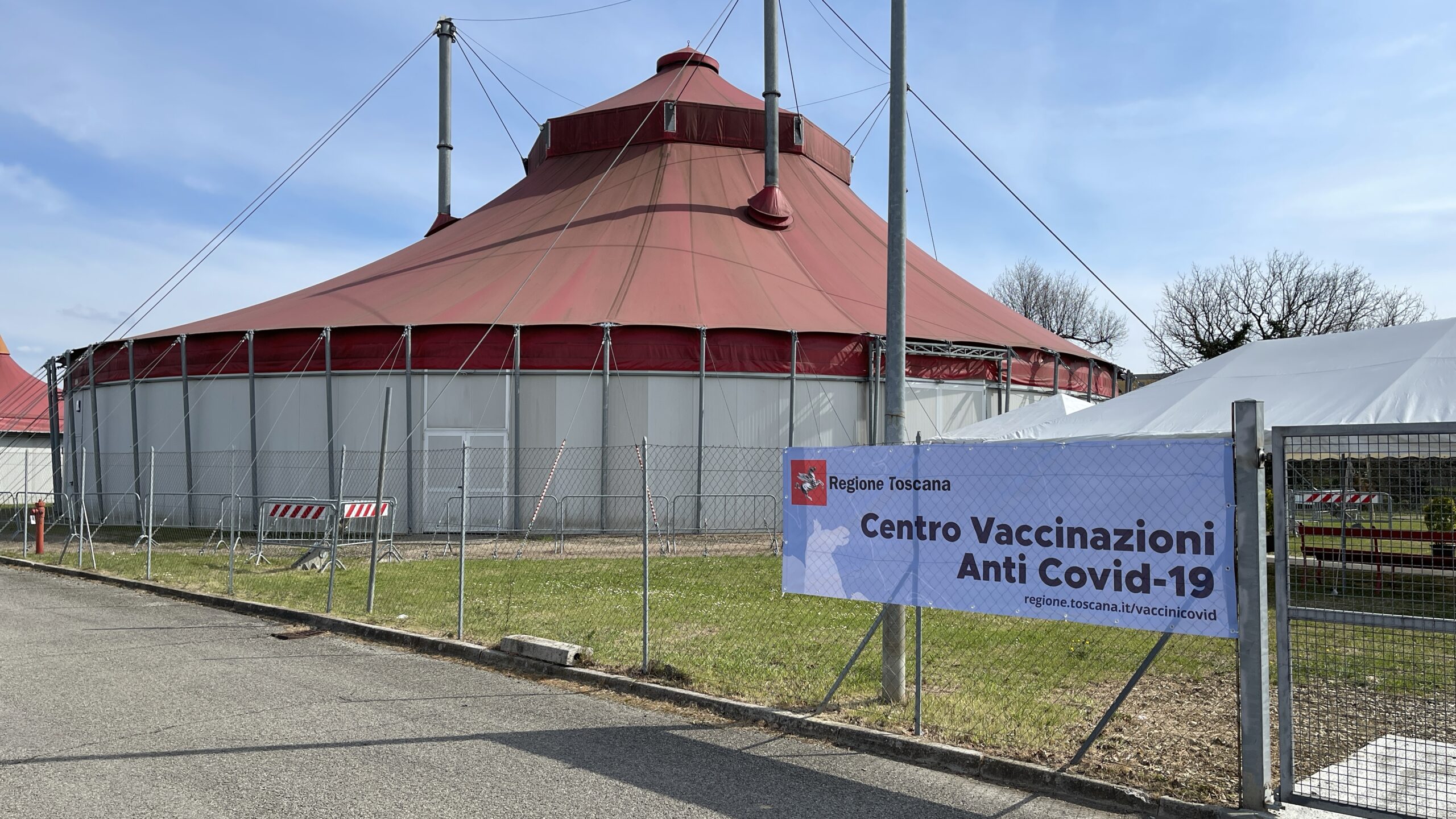 Vaccinazioni senza prenotazione per gli over 80 al Teatro Tenda di Arezzo in viale Amendola Mercoledì 21 e Giovedì 22 dalle 8 alle 20