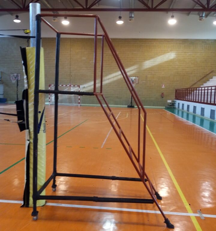 Nuovo palchetto per arbitro al Palazzetto dello Sport “F. Meoni” Nuovo palchetto per arbitro al Palazzetto dello Sport “F. Meoni”