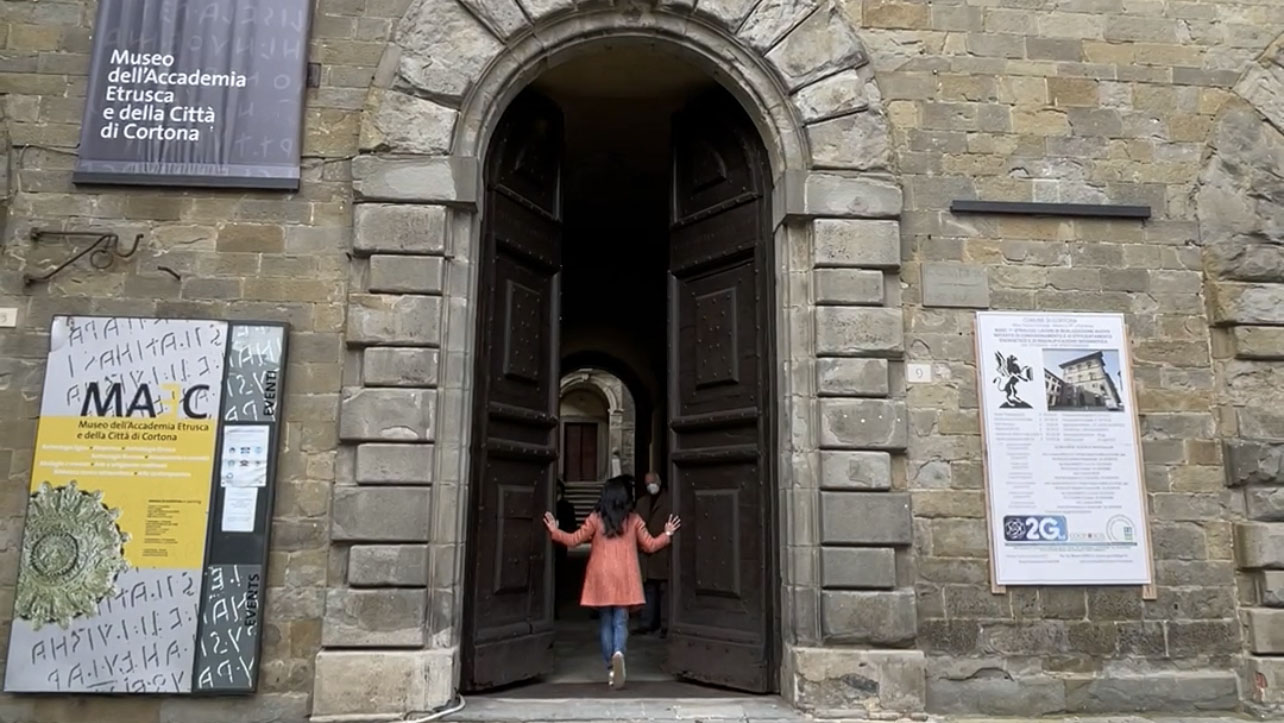 Cortona, torna il «giallo» e da lunedì 26 aprile riapre il Maec