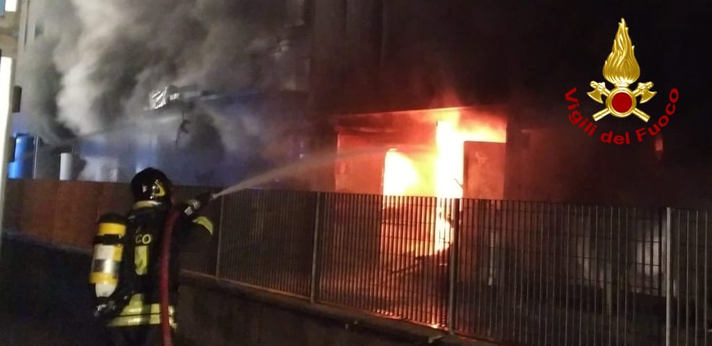 Levane, prende fuoco lo stabilimento della Lem Industries