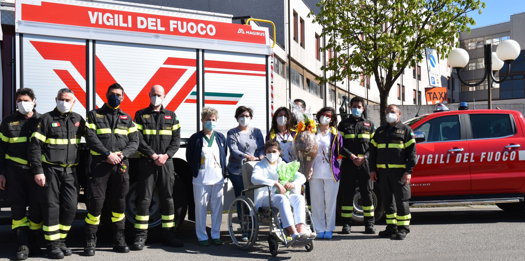 I Vigili del fuoco donano le uova di Pasqua ai bambini di pediatria