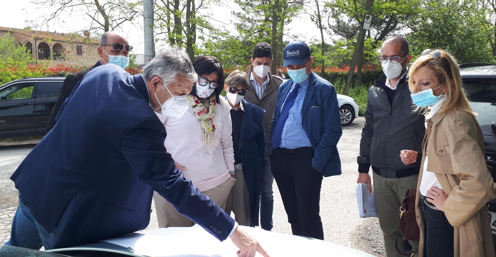 Viabilità, Ceccarelli e De Robertis in sopralluogo con l’assessore Baccelli in Valdichiana e Arezzo