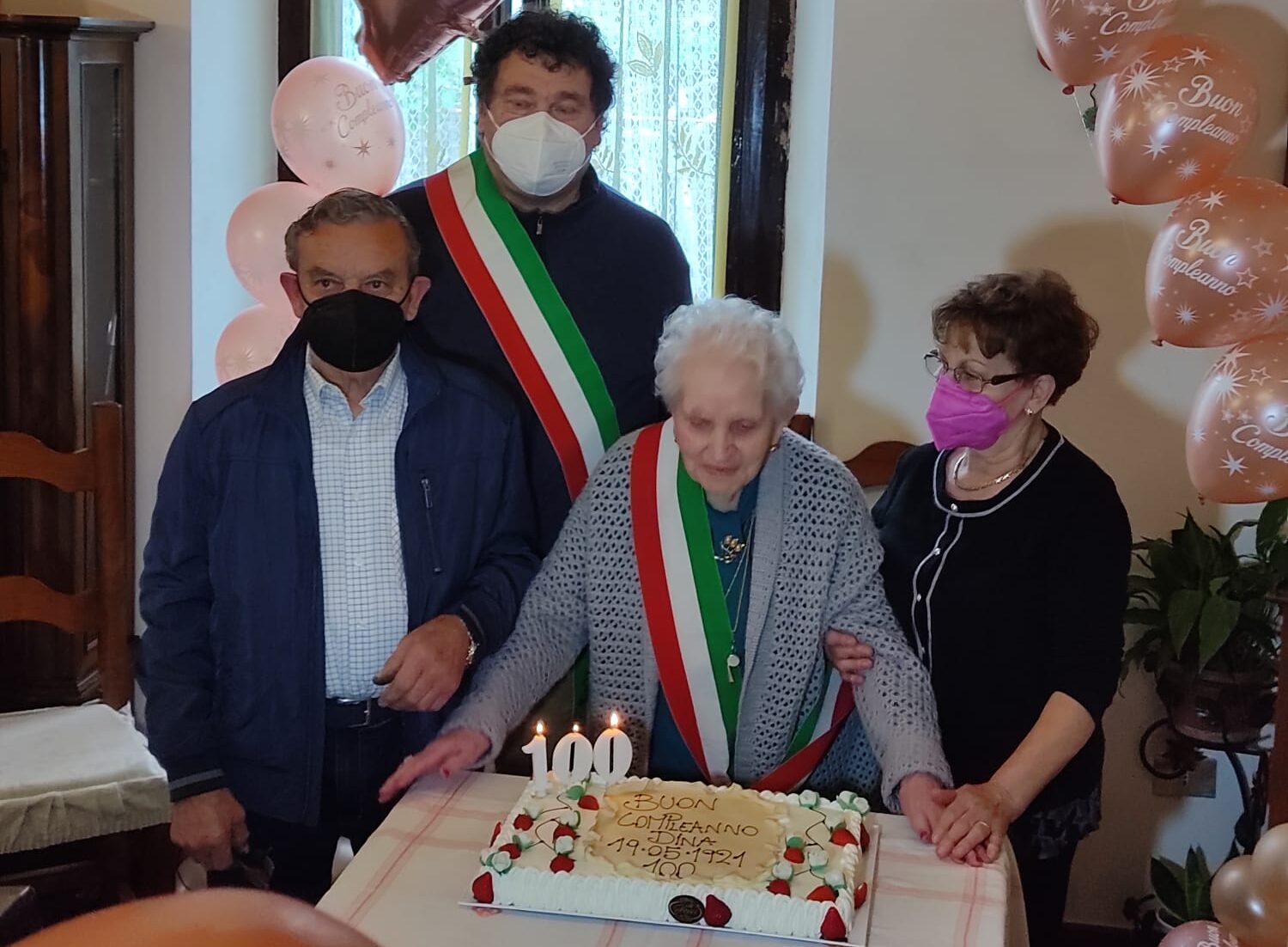 Nonna Dina compie cento anni: gli auguri del sindaco di Castel Focognano Lorenzo Remo Ricci