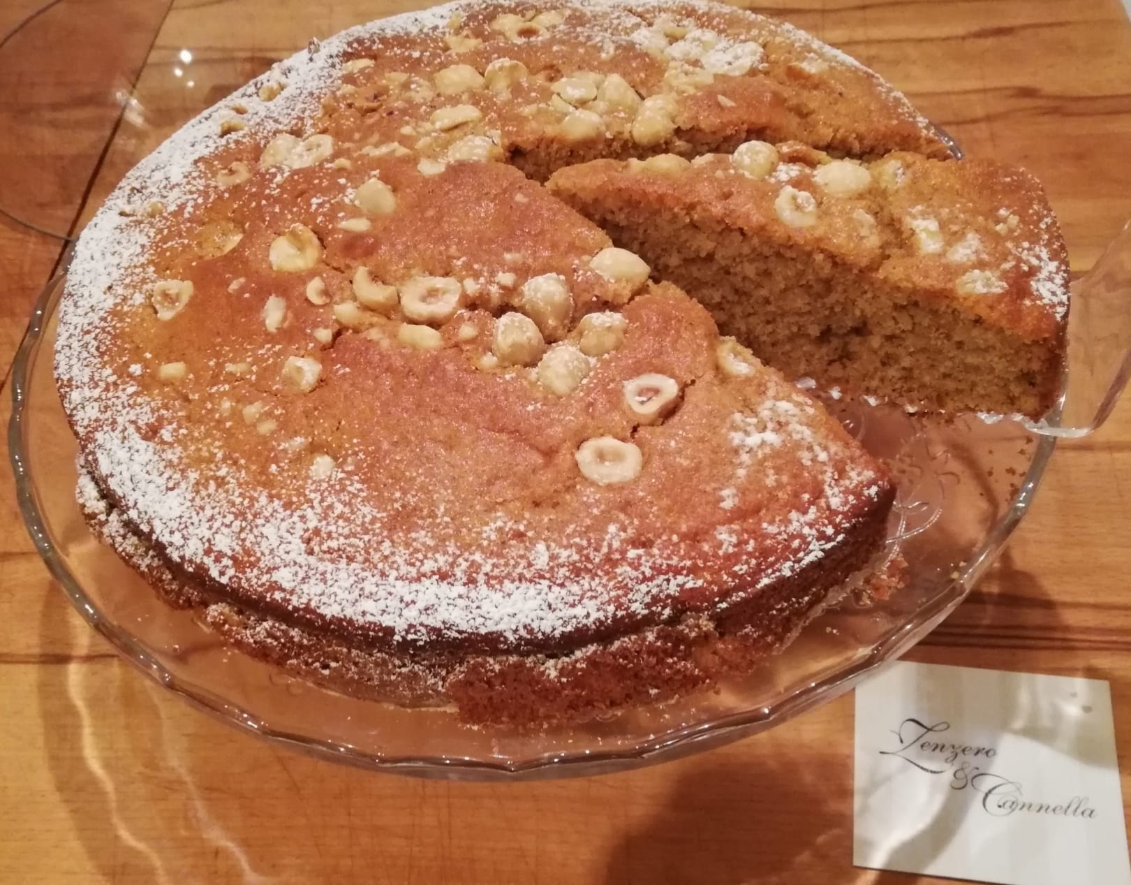 Golosità di nocciole e arancia