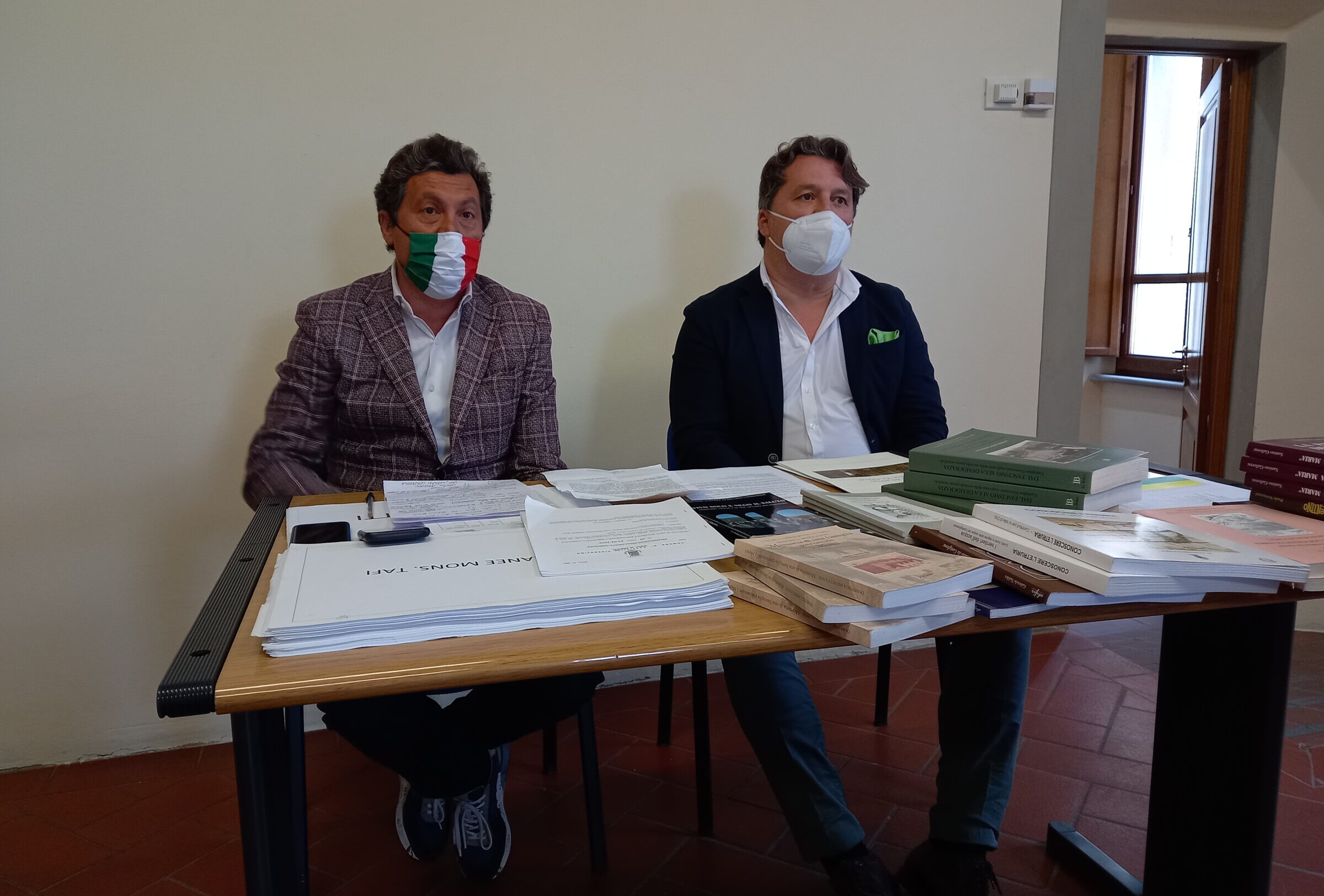Esposto alla Procura della Repubblica per far luce sui libri di Monsignor Tafi, timbrati ma non schedati, ritrovati all’Isola Ecologica