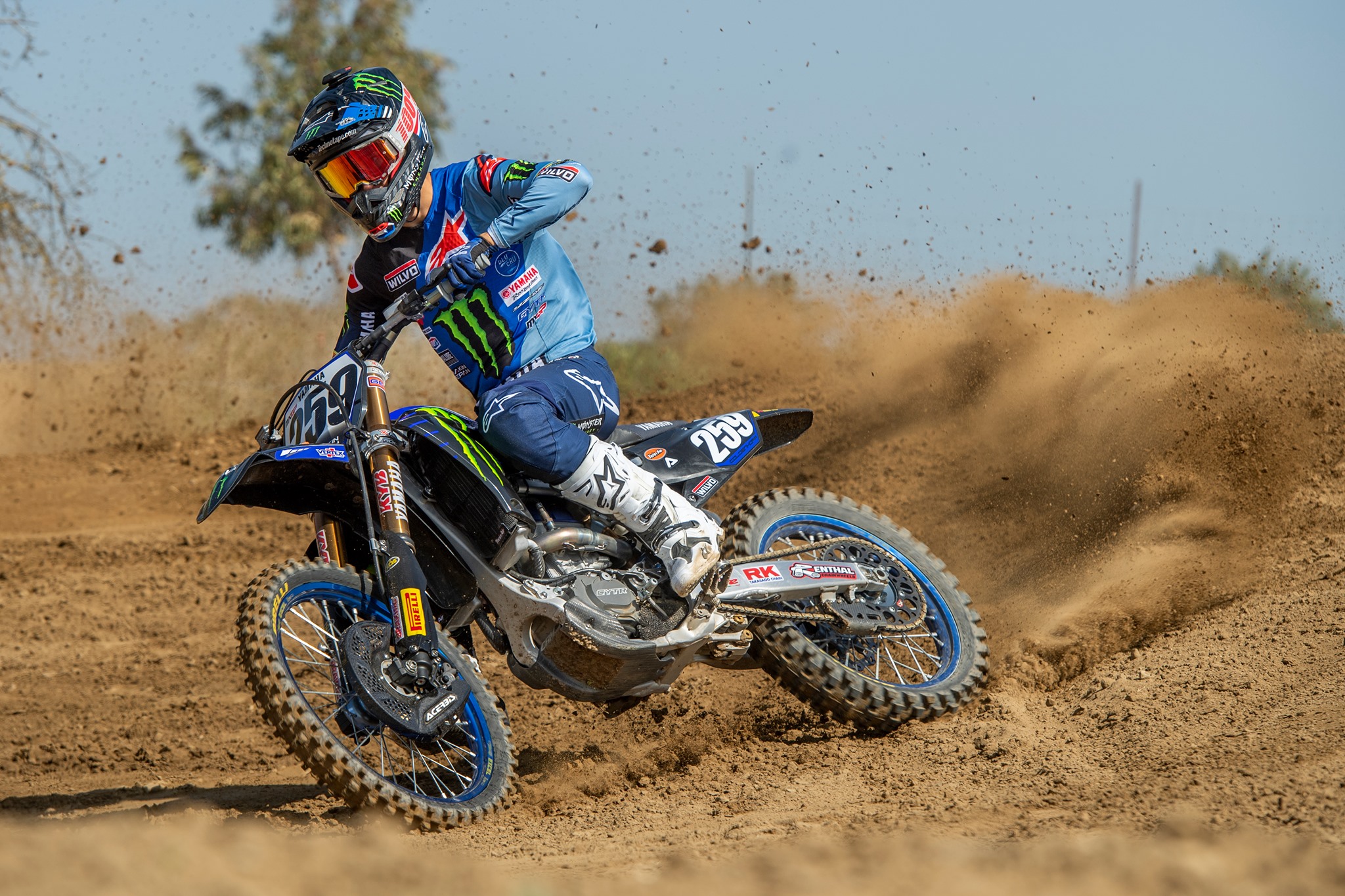 Il motocross tricolore al Miravalle diventa una parata di stelle mondiali